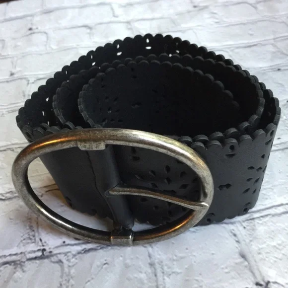 Liz Claiborne Black Scalloped Laser-Cut Leather Belt with Silver Buckle - Picture 2 of 9